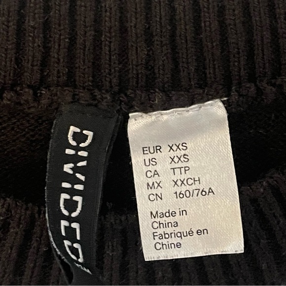 H&M Divided Sweater Vest - Picture 3 of 4